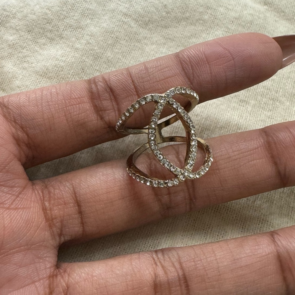 Silver and Gold Geometric Ring - Picture 3 of 7
